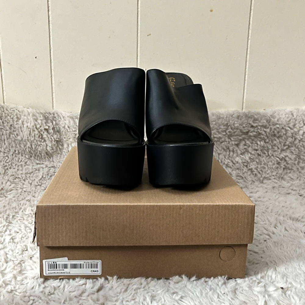 Black Platform Sandals Modern Design